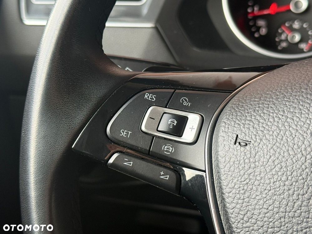Volkswagen Tiguan - 16