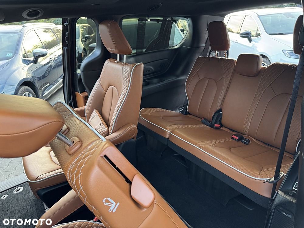 Chrysler Pacifica - 27