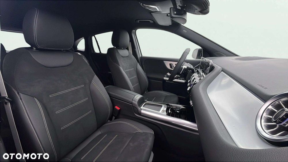 Mercedes-Benz GLA - 11