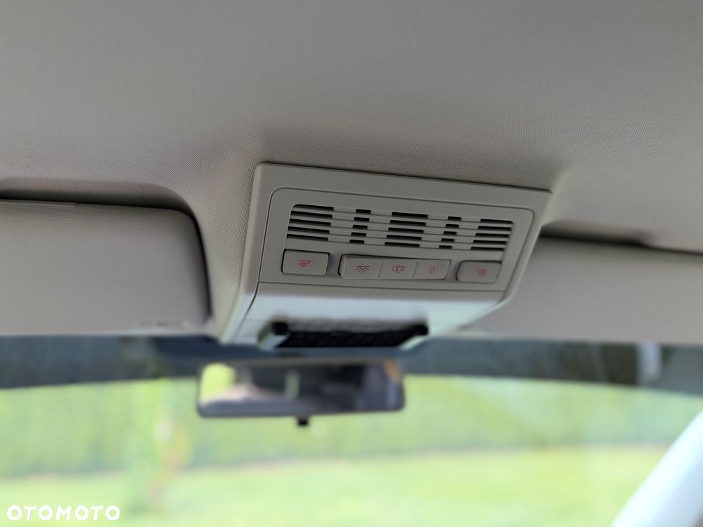 Volkswagen Multivan - 22