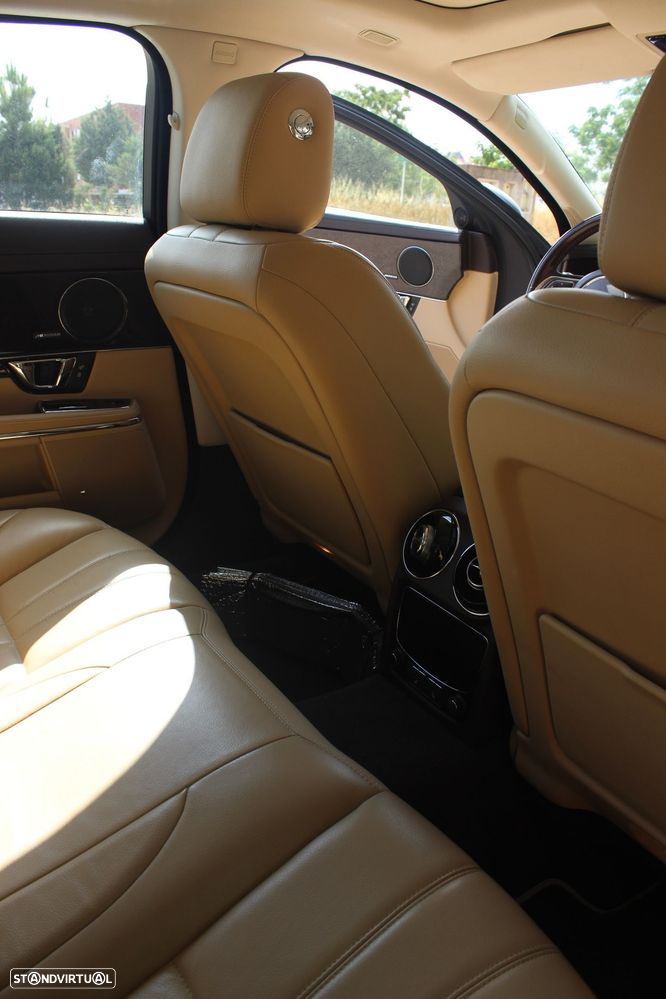 Jaguar XJ 3.0 D V6 Luxury - 11