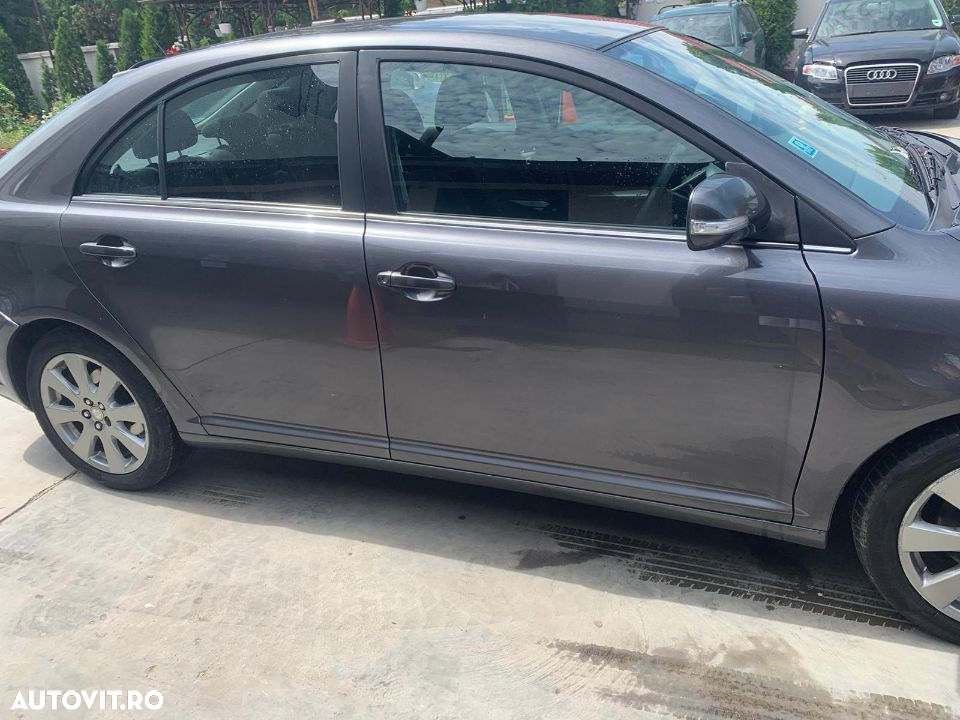 Dezmembram Toyota Avensis 2.0 d - 7