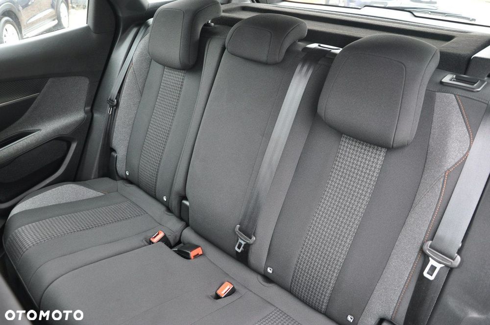 Peugeot 3008 1.2 PureTech Active Pack S&S - 17