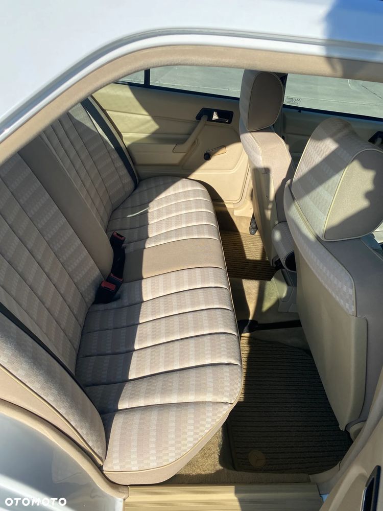 Mercedes-Benz W201 (190) - 14