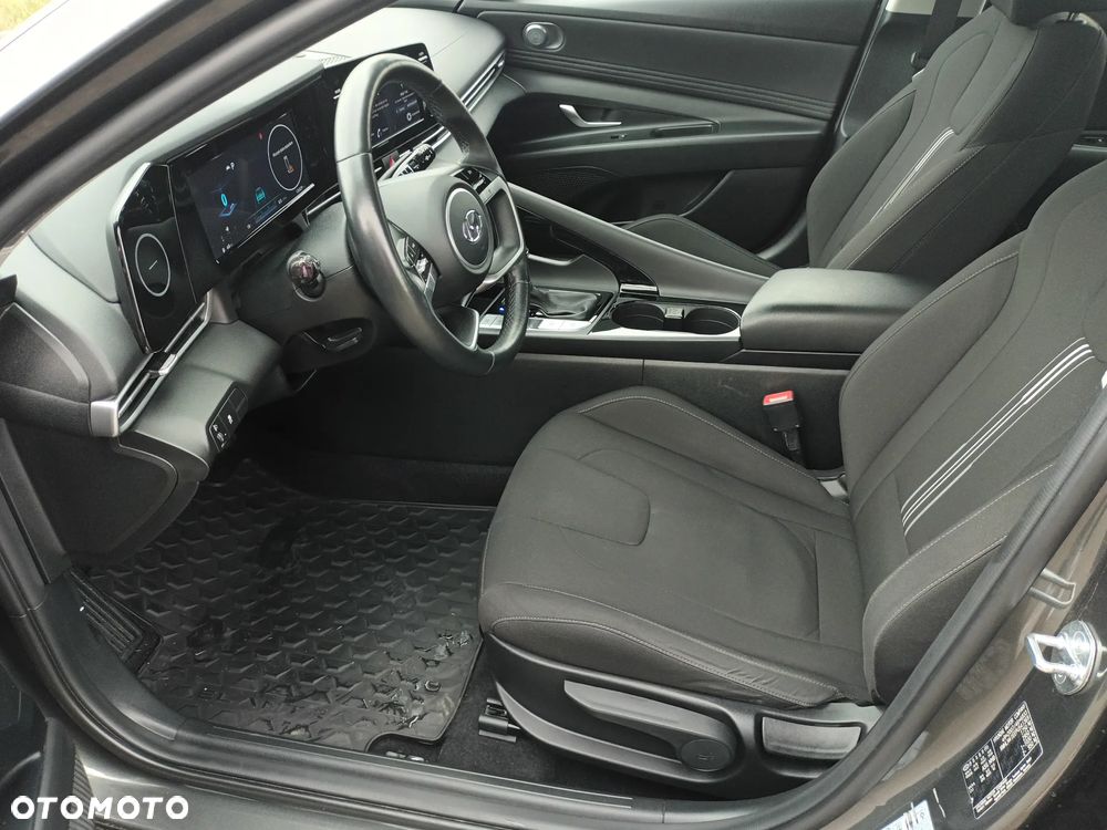 Hyundai Elantra 1.6 Smart CVT - 23