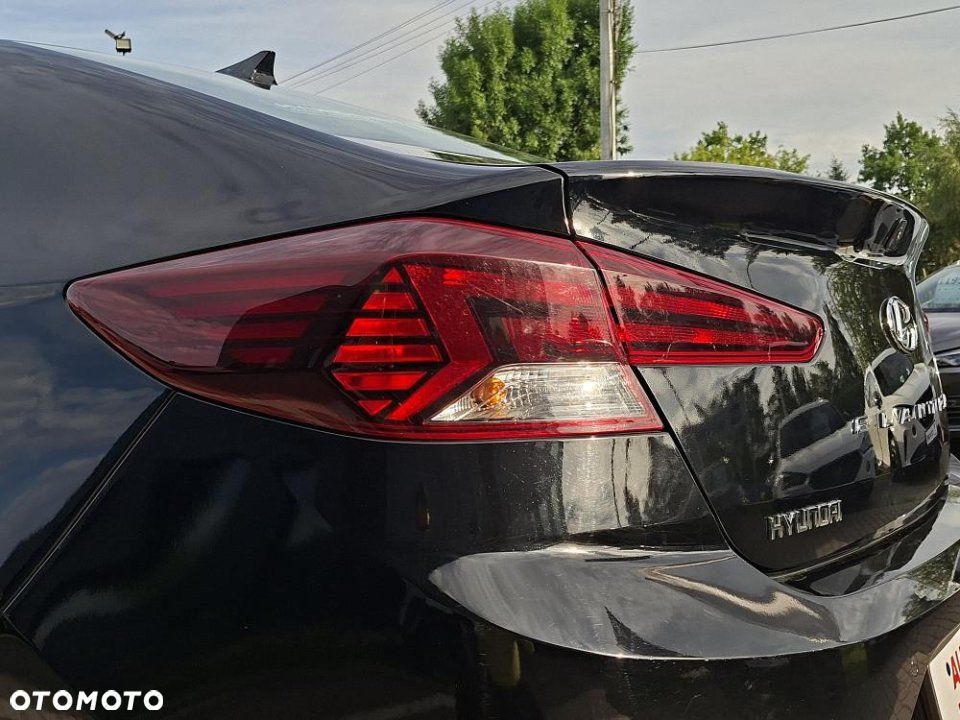 Hyundai Elantra - 8