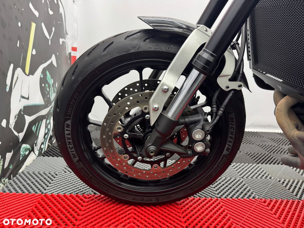 Yamaha XSR - 9