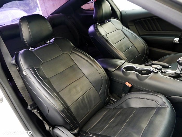 Ford Mustang 3.7 V6 Premium - 38