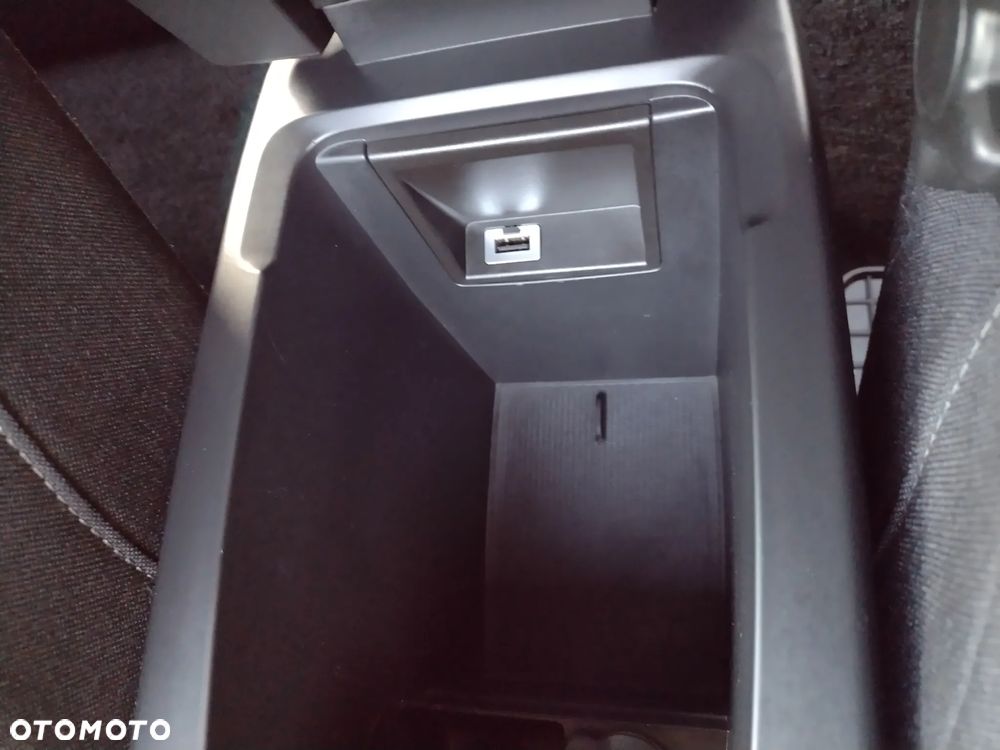 Volvo V40 D2 Kinetic - 23