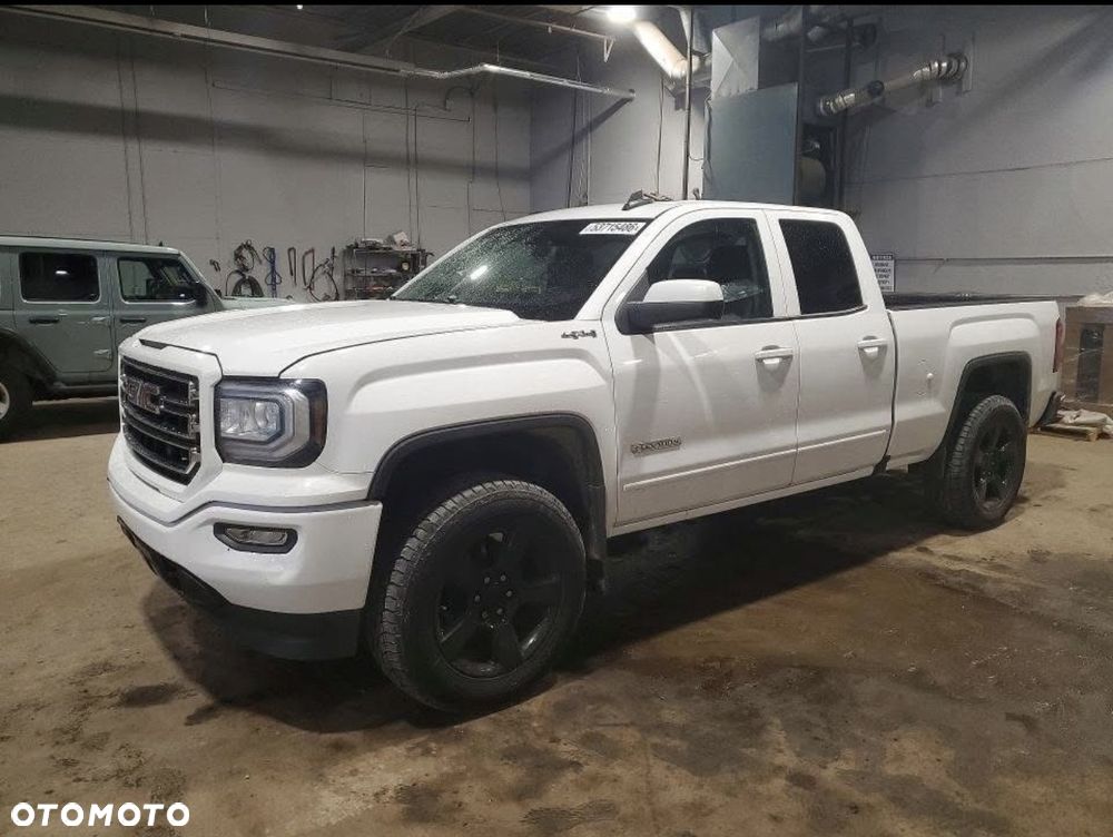 GMC Sierra - 1