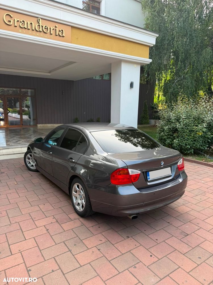BMW Seria 3 320i - 4