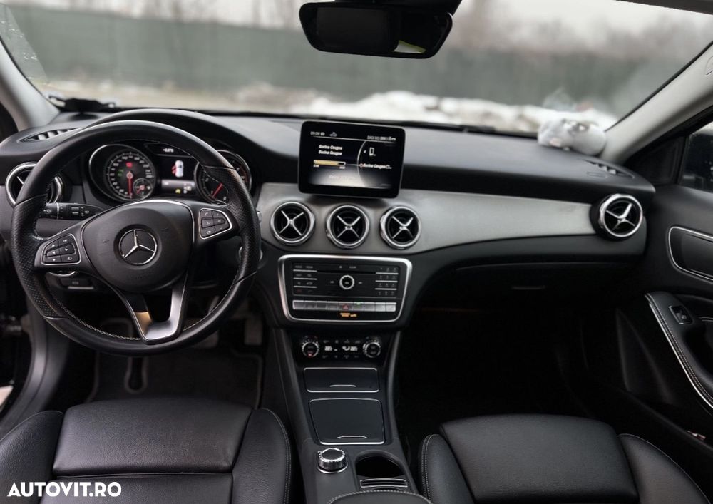 Mercedes-Benz GLA - 8