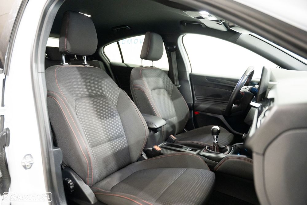 Ford Focus 1.0 EcoBoost MHEV ST-Line - 26