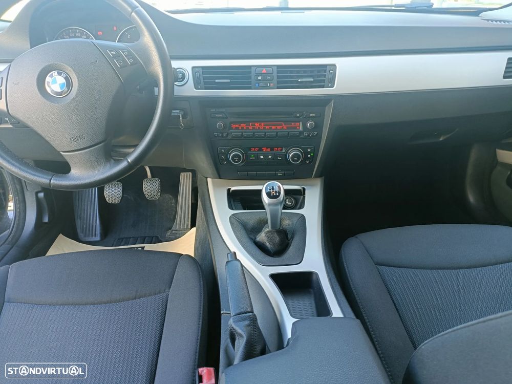 BMW 318 d Dynamic - 9