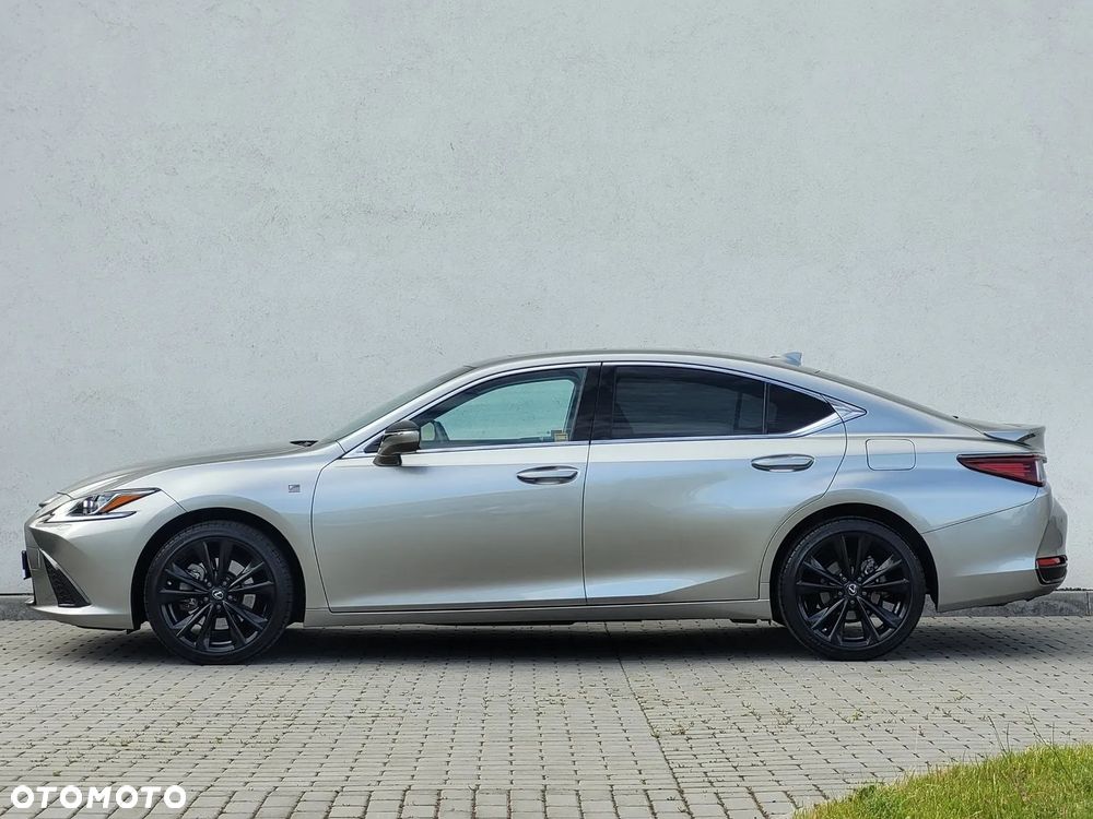 Lexus ES 300h F Sport Design - 6