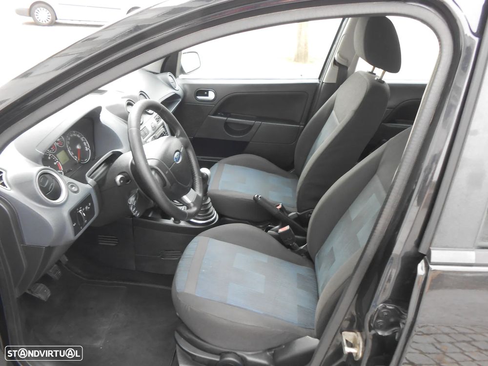 Ford Fiesta 1.25 Trend - 16