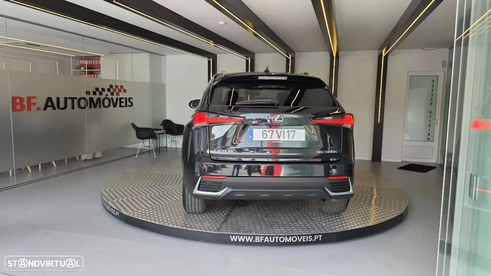 Lexus NX 300h Executive - 17