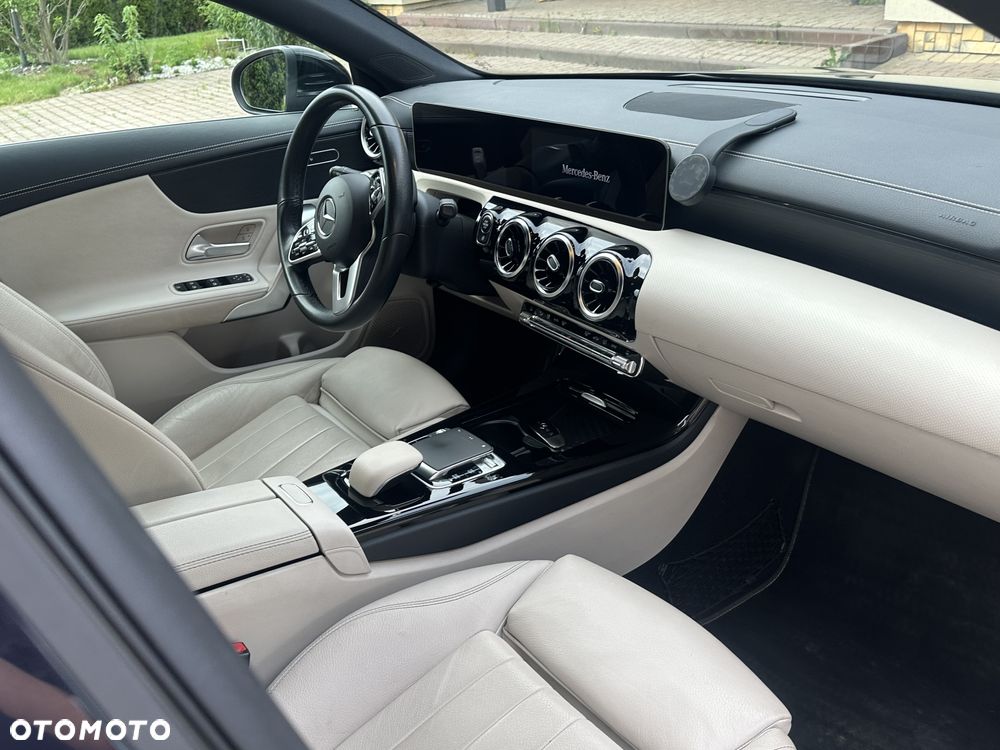 Mercedes-Benz CLA 200 7G-DCT - 8