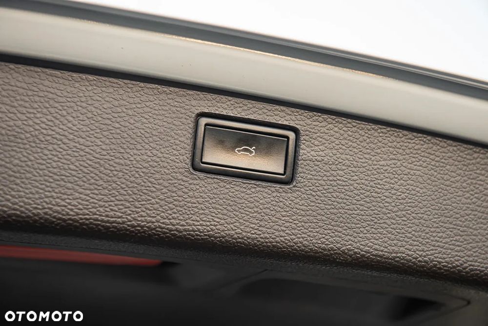 Volkswagen Passat Variant 1.4 TSI ACT (BlueMotion Technology) Highline - 33