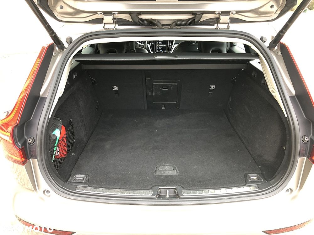 Volvo V60 B4 D Momentum Pro - 27