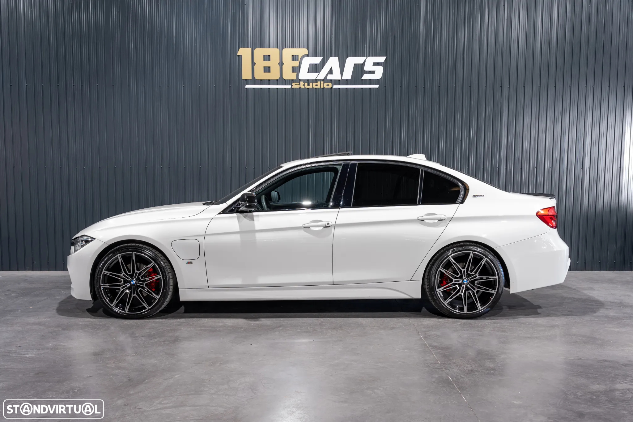 BMW 330 e iPerformance Pack M - 31