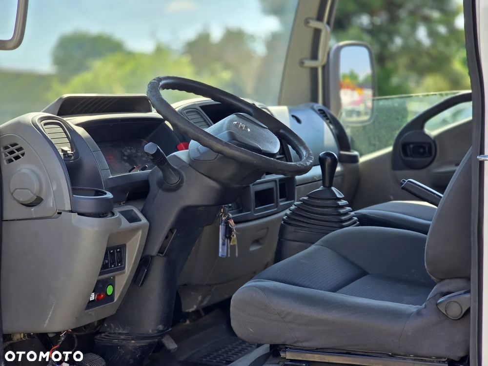 Nissan Cabstar / Multitel MJ226 - 9