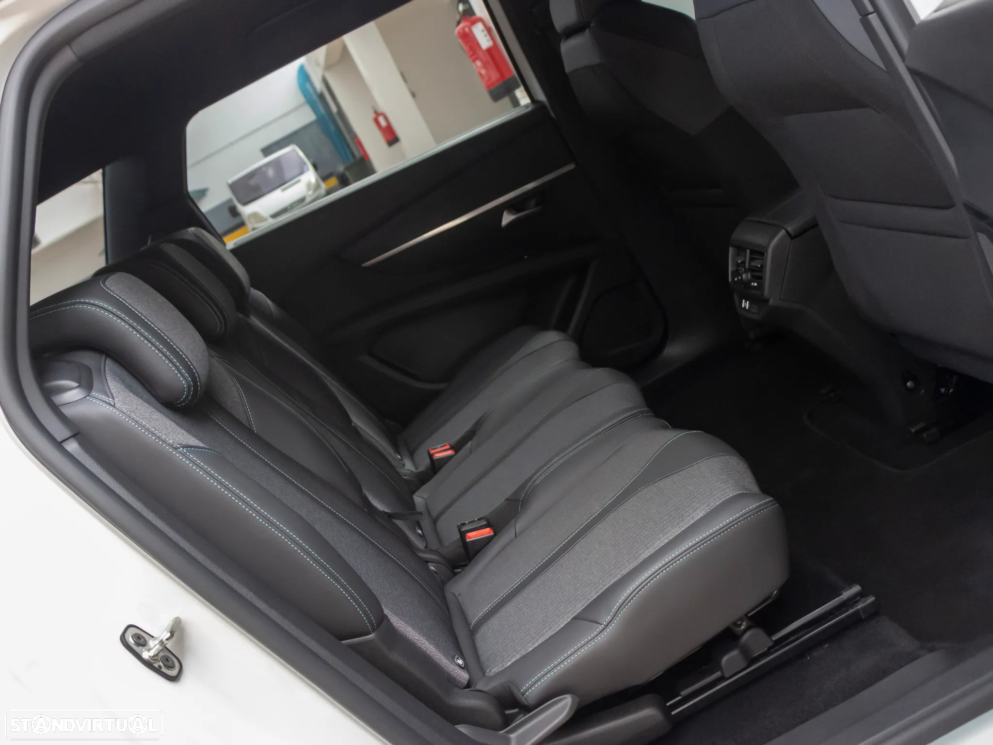 Peugeot 5008 1.2 PureTech Allure EAT8 - 12