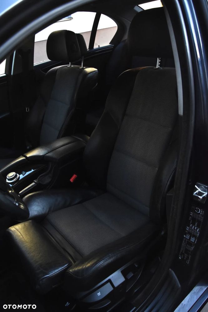 BMW Seria 5 525d Edition Sport - 10