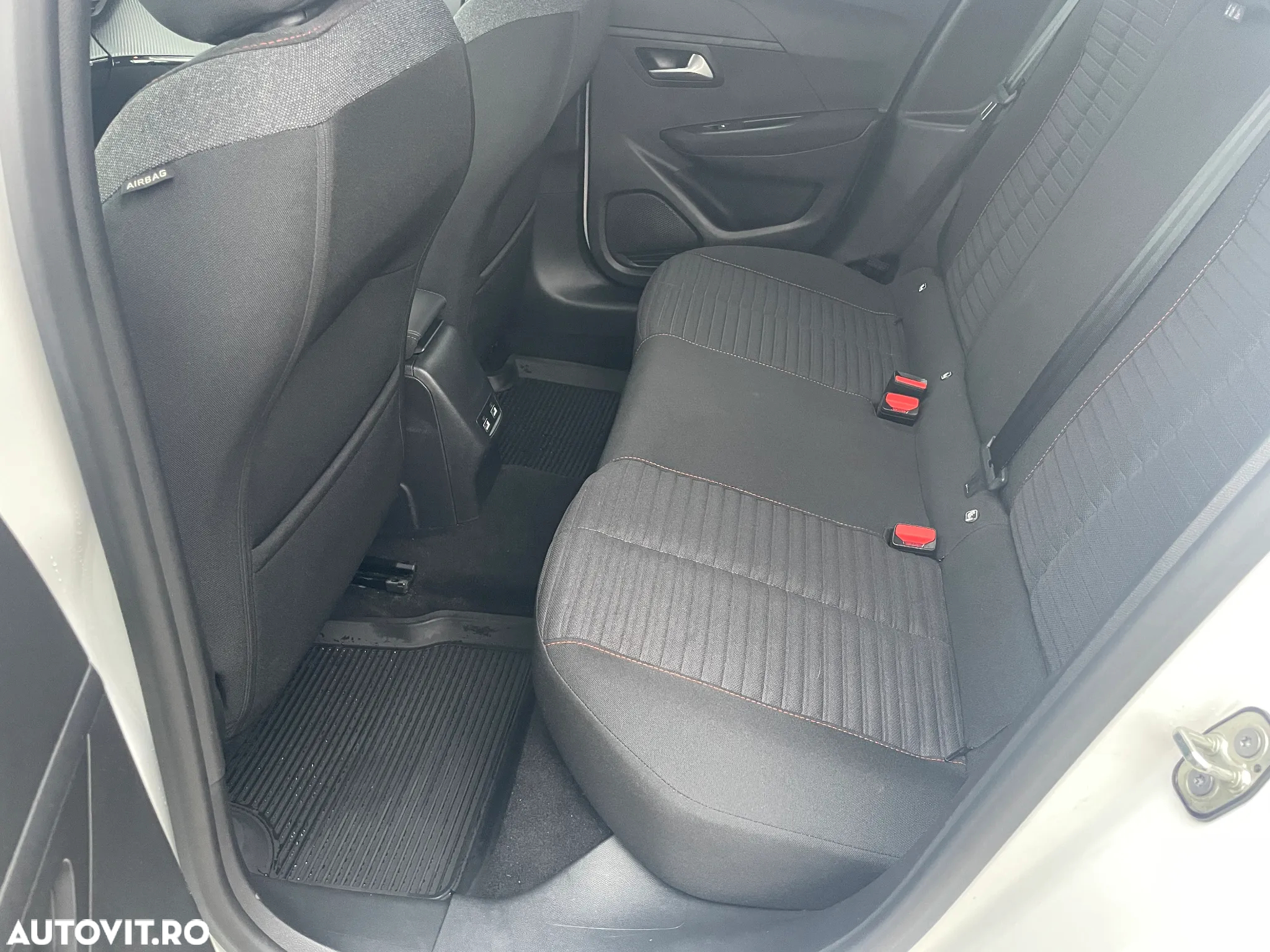 Peugeot 208 1.2 L PureTech STT EAT8 Active Pack - 11