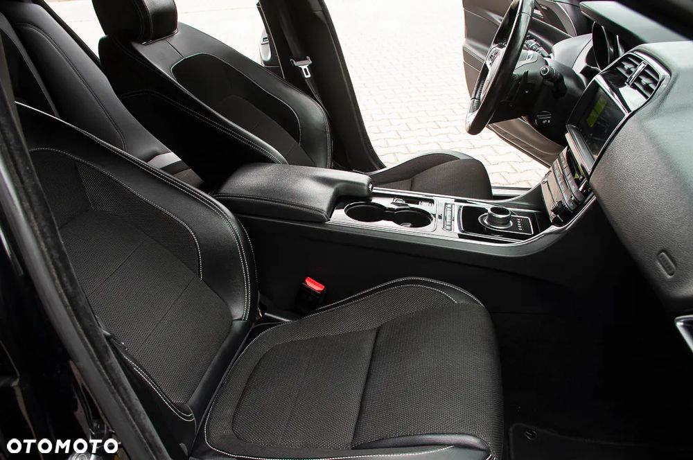 Jaguar XE - 18