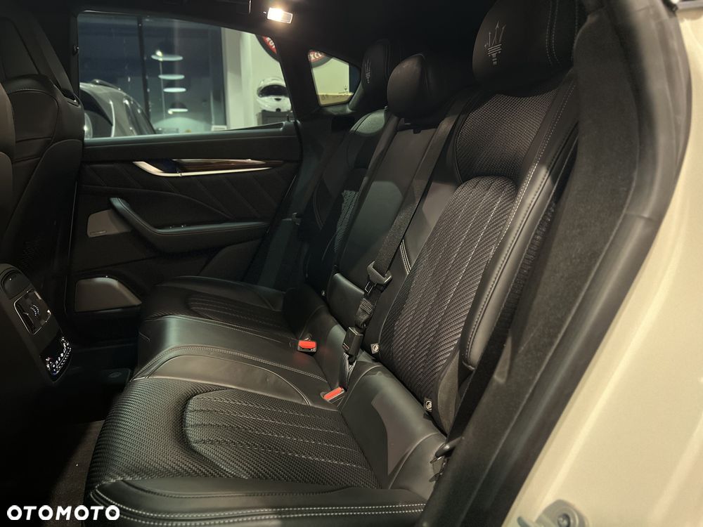 Maserati Levante S Granlusso - 10