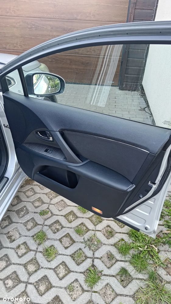 Toyota Avensis 1.8 Sol NAVI - 28