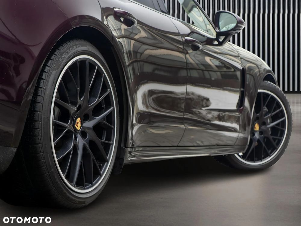 Porsche Panamera 4 Platinum Edition - 12