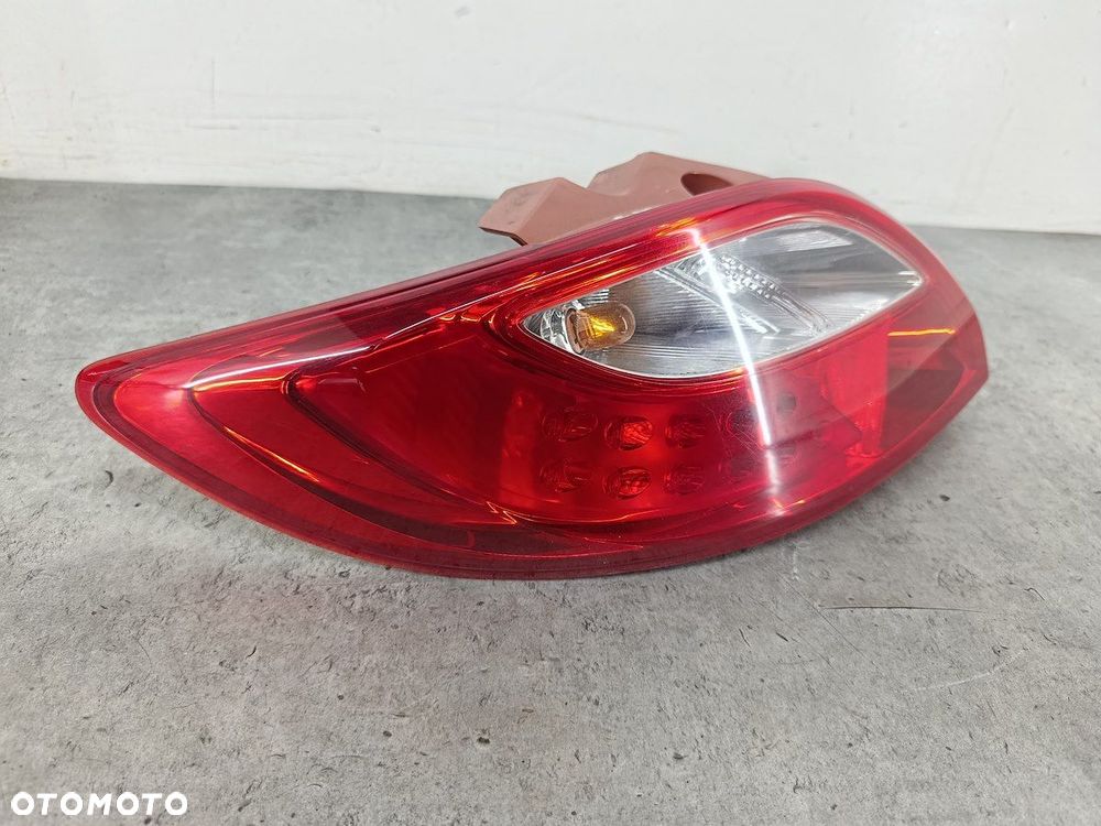 LAMPA TYLNA LEWA MAZDA 2 II D65151160  P5776L STANLEY   HATCHBACK 5D - 2