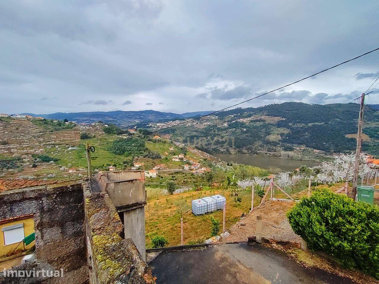 Moradia para reconstruir com terreno, refúgio paradisíaco perto da pra - Grande imagem: 4/14