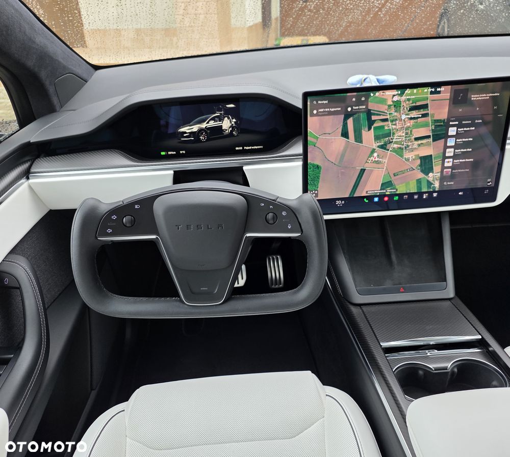 Tesla Model X - 16