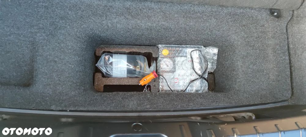 BMW Seria 5 550i xDrive - 14