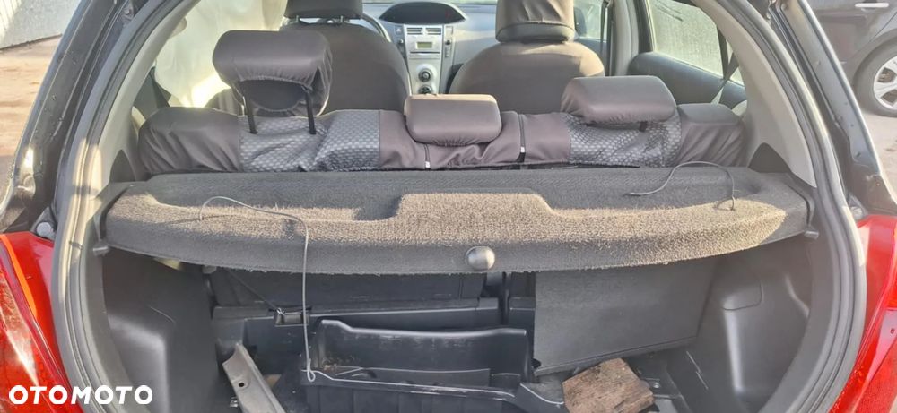 Toyota YARIS II 209 pas przedni dolny dół - 6