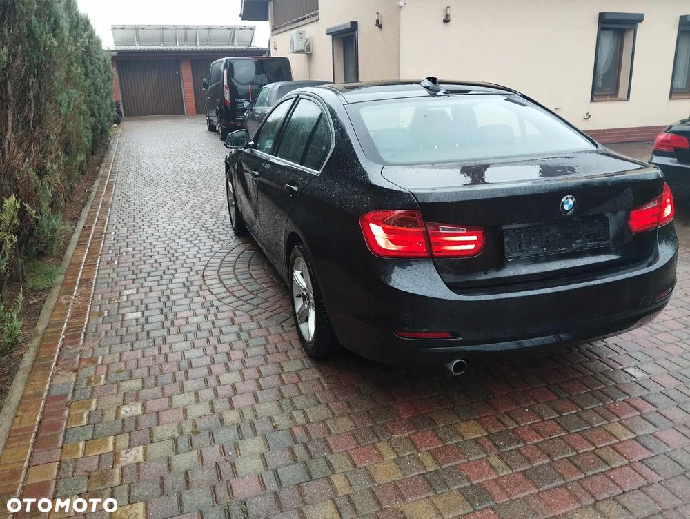 BMW Seria 3 318d Sport Line - 10