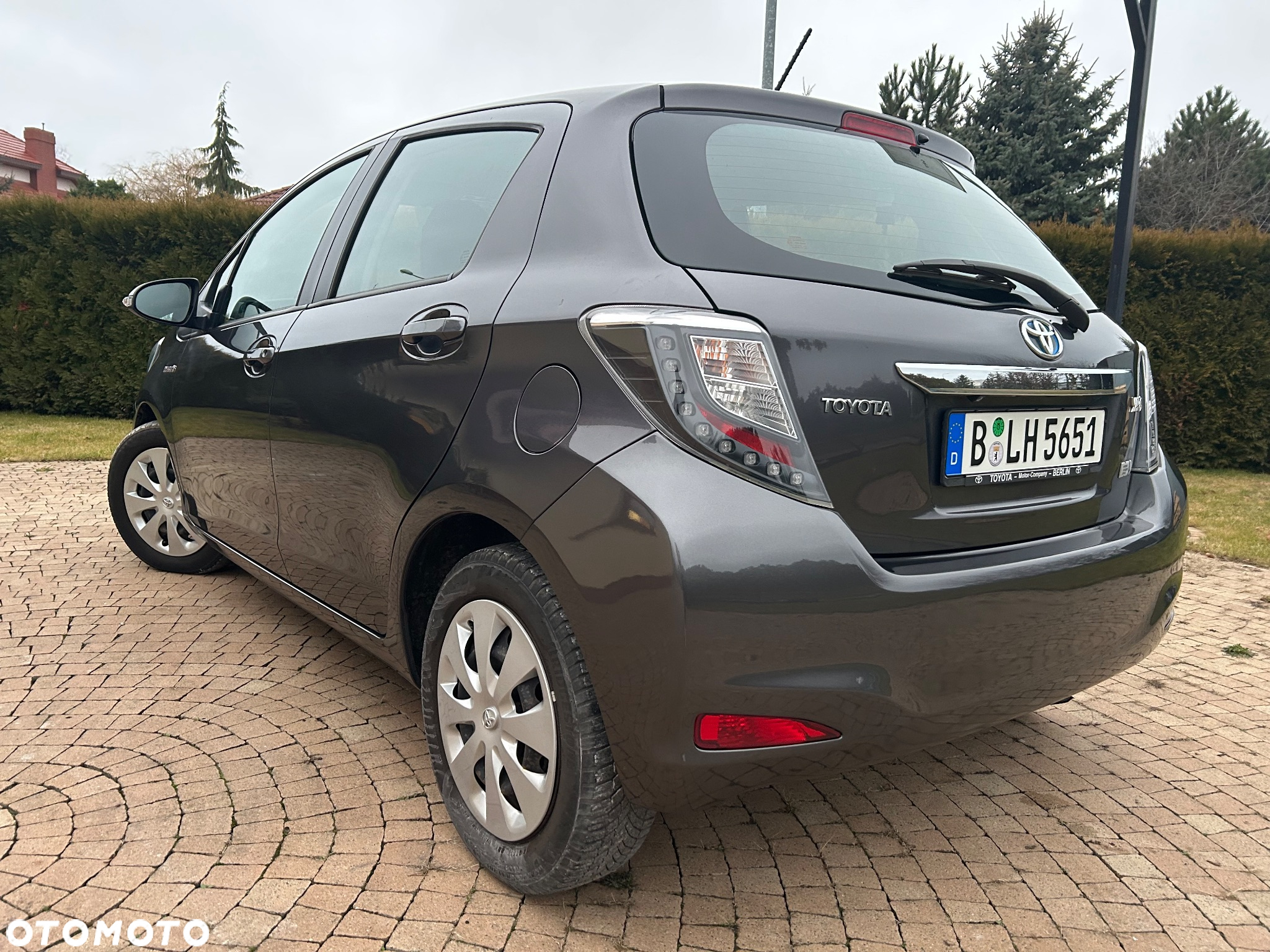 Toyota Yaris Hybrid 100 Active - 28