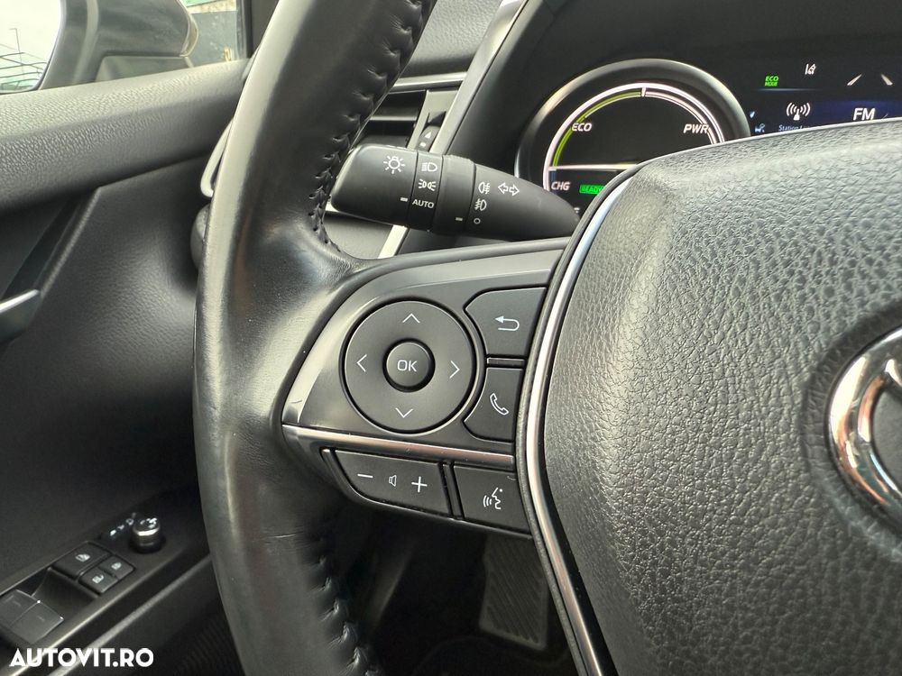 Toyota Camry Luxury - 24