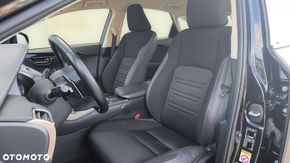 Lexus NX 300h Business Edition AWD - 16