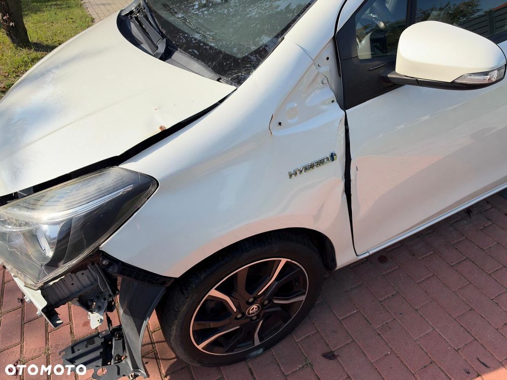 Toyota Yaris Hybrid 100 Dynamic - 19