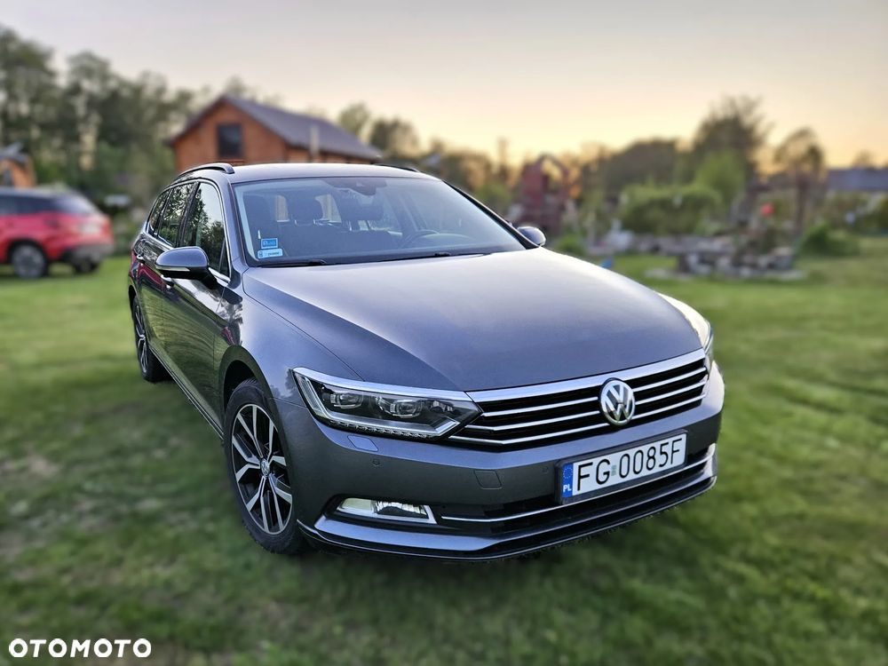 Volkswagen Passat - 1