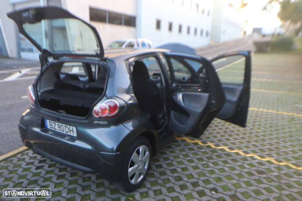 Toyota Aygo 1.0 Plus Sport Pack+VSC - 46