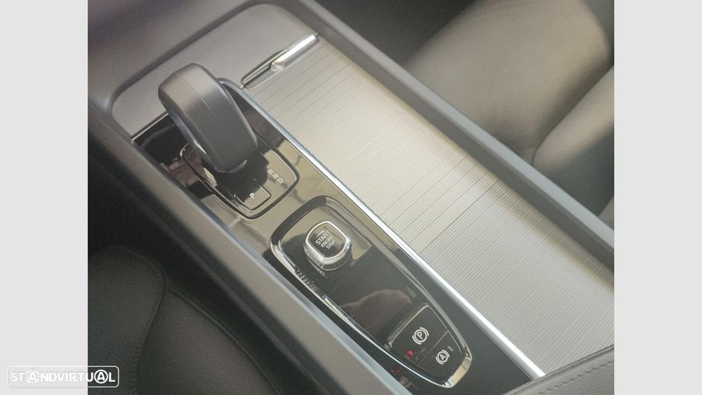 Volvo XC 60 2.0 T6 PHEV Core AWD - 18