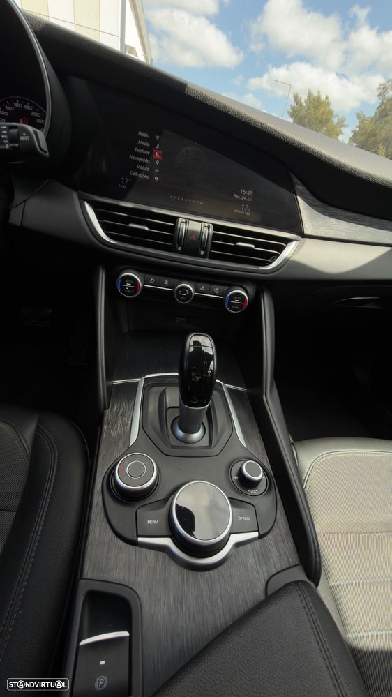 Alfa Romeo Giulia 2.2 D Sprint AT8 - 28