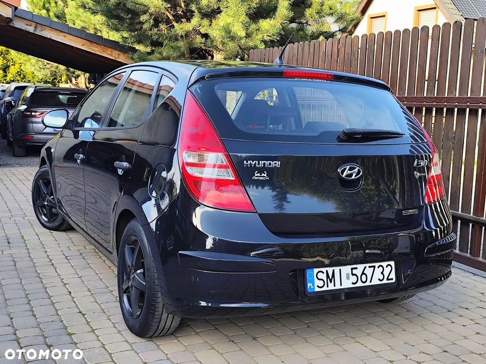 Hyundai i30 1.6 CRDi Classic + World Cup - 21