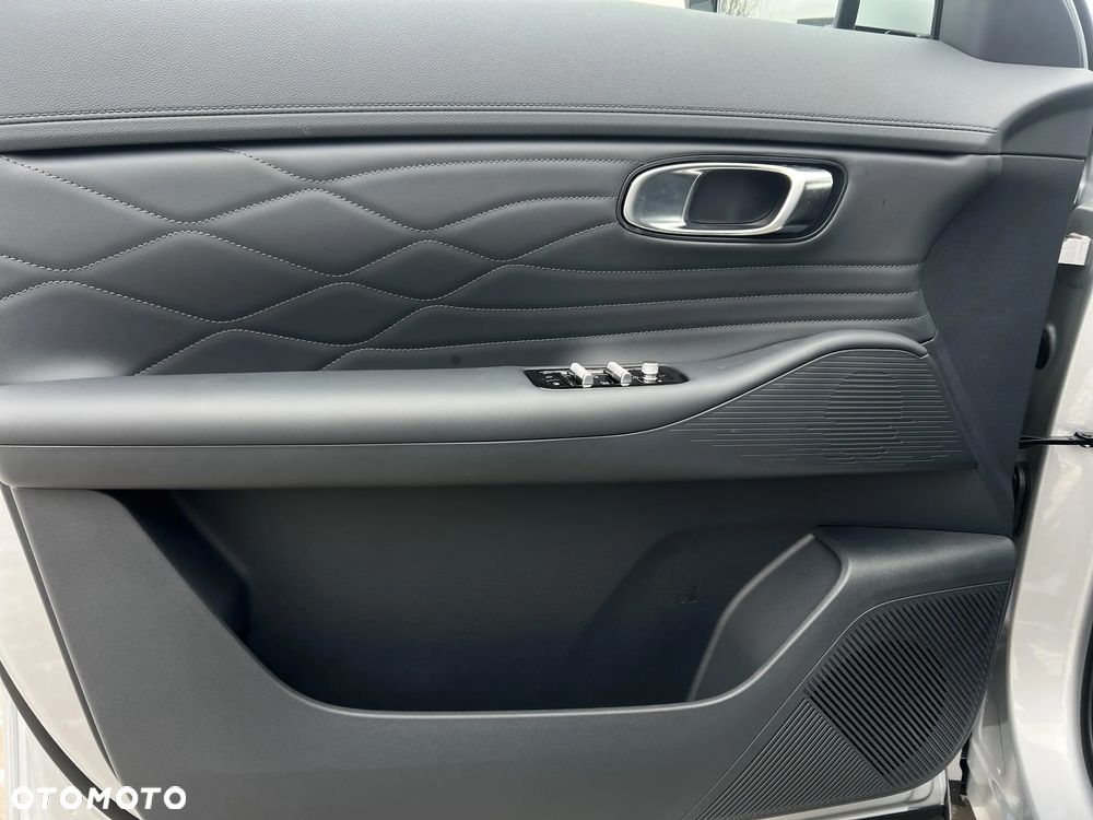 Geely Starray EM-i 1.5 PHEV Pro - 16