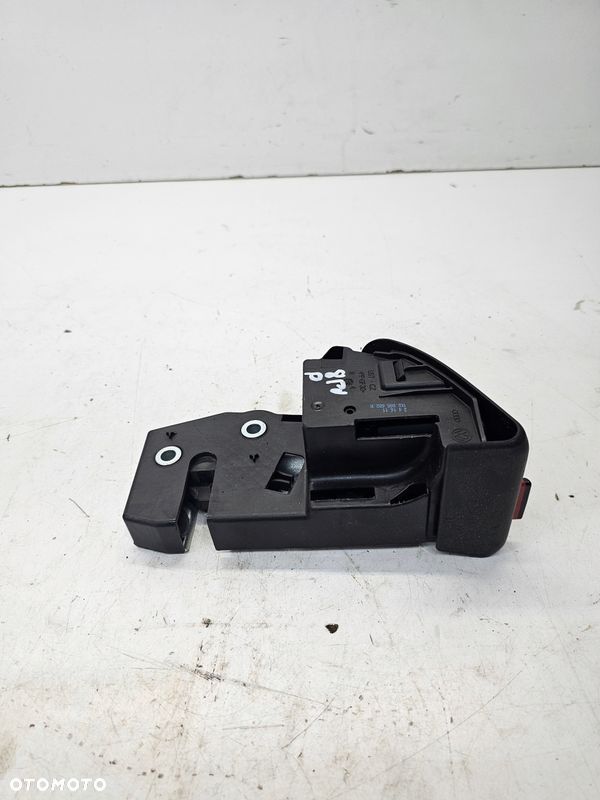 ZAMEK KANAPY PRAWY TYŁ AUDI Q3 8U VW 1K0885682M - 2
